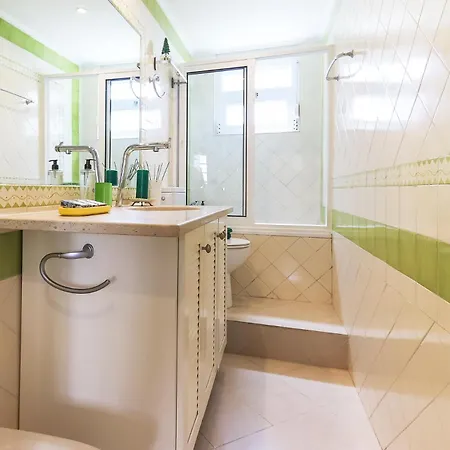 River View - Lapa District - Your In Lisbon! Апартаменты